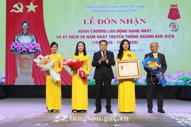 Bưu điện tỉnh Lạng Sơn đón nhận Huân chương Lao động hạng Nhất