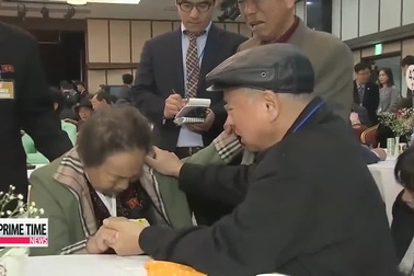 Cuộc chia tay đẫm nước mắt của các gia đình ly tán sau đoàn tụ