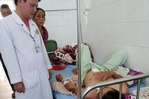 Nam thanh niên bất ngờ bị trúng đạn khi đang làm vườn