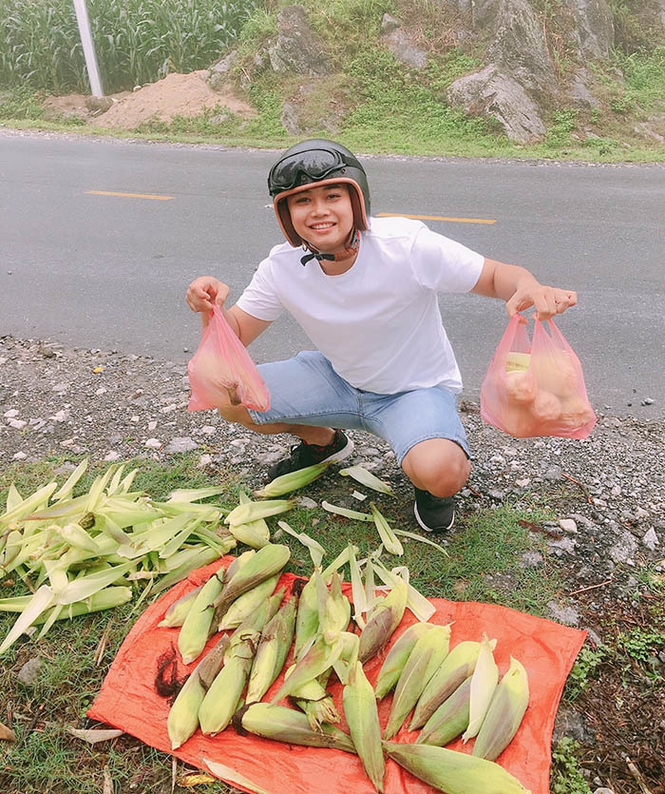 Chàng trai một tay vượt lên số phận làm vlog truyền cảm hứng - 2 Chàng trai một tay vượt lên số phận làm vlog truyền cảm hứng - 2