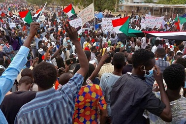 Quân đội Sudan đảo chính, Thủ tướng bị quản thúc