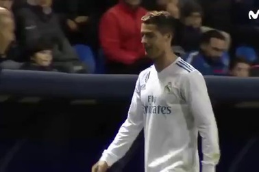 Bị soi mói sau khi rời sân, C.Ronaldo phản ứng mạnh mẽ