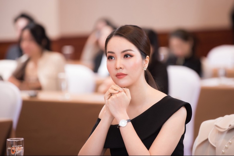 Vàng Anh Minh Hương đẹp rạng rỡ ở tuổi 39 - 7 Vàng Anh Minh Hương đẹp rạng rỡ ở tuổi 39 - 7