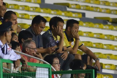 HLV Nishino chán nản, bỏ về sau bàn thắng của Đức Chinh