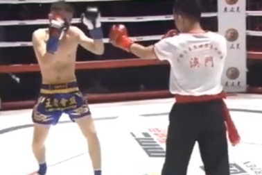 Võ sư Vịnh Xuân hạ gục cao thủ Muay Thái trong 13 giây