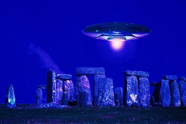 Bãi đá cổ Stonehenge được xây dựng bởi người ngoài hành tinh?