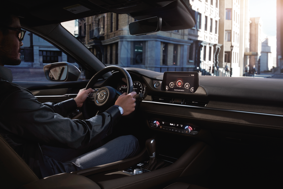 Vì sao doanh nhân trẻ lựa chọn New Mazda6? - 4 Vì sao doanh nhân trẻ lựa chọn New Mazda6? - 4
