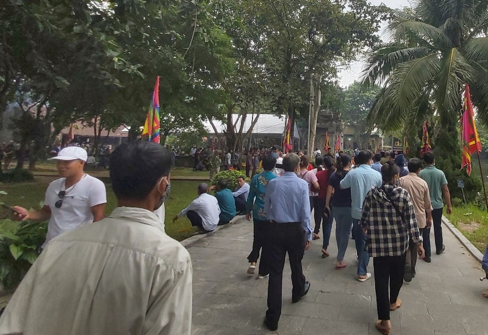 Hàng nghìn người hành hương về Khu di tích quốc gia đặc biệt Lam Kinh - 2 Hàng nghìn người hành hương về Khu di tích quốc gia đặc biệt Lam Kinh - 2