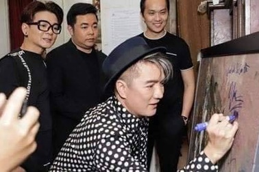 Bị chỉ trích nặng nề vì ký tên lên tranh đấu giá, Đàm Vĩnh Hưng xin lỗi hoạ sĩ