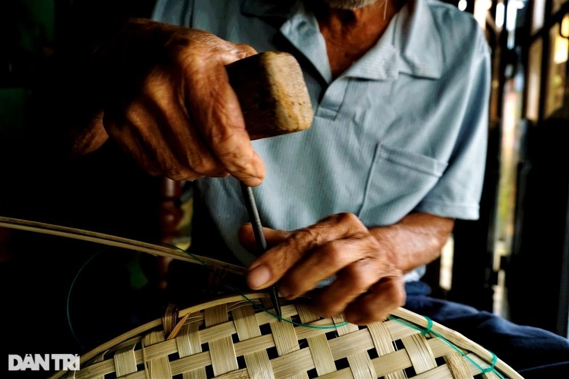 Về xóm Bàu nghe kể chuyện nghề đan rổ phồng tay - 7 Về xóm Bàu nghe kể chuyện nghề đan rổ phồng tay - 7