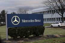 Doanh số Mercedes giảm 1/5, tập đoàn mẹ bi quan
