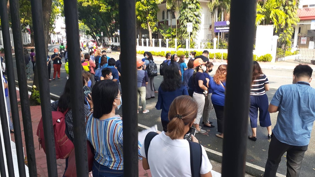 Động đất mạnh rung chuyển Philippines, các tòa nhà ở Manila bị rung lắc - 2 Động đất mạnh rung chuyển Philippines, các tòa nhà ở Manila bị rung lắc - 2