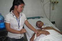 “Chúng con xin lỗi khi bất lực nhìn cha đau đớn”