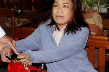 Khởi tố cán bộ thi hành án nhận hối lộ