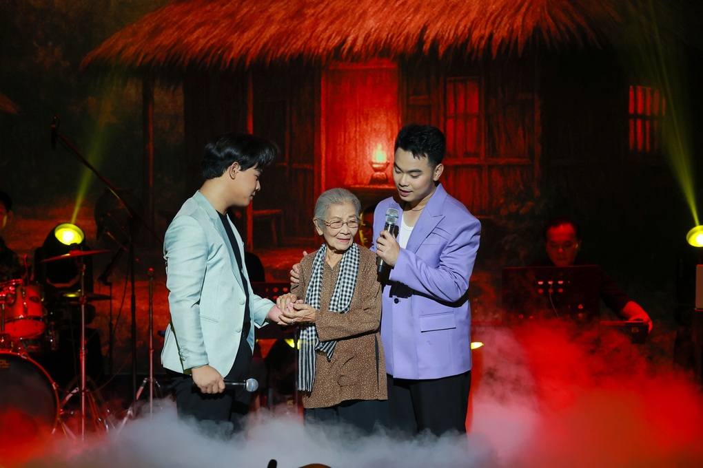 Sỹ Ben Mưa bụi tái xuất sau bạo bệnh, được đàn em dành tặng điều đặc biệt - 3 Sỹ Ben Mưa bụi tái xuất sau bạo bệnh, được đàn em dành tặng điều đặc biệt - 3