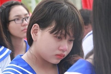 Xúc động nữ sinh lớp 12 kể về mẹ khiến cả trường rớt nước mắt