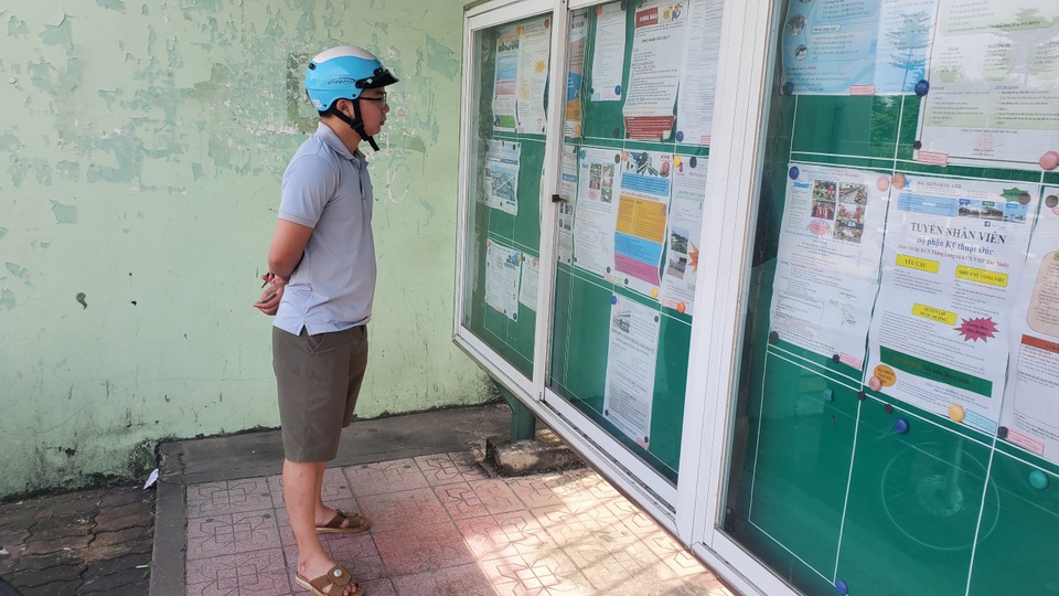 Hà Nội: Gần cuối năm công nhân vẫn mỏi mòn tìm việc - 2 Hà Nội: Gần cuối năm công nhân vẫn mỏi mòn tìm việc - 2