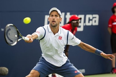 Djokovic trầy trật trong trận ra quân Rogers Cup