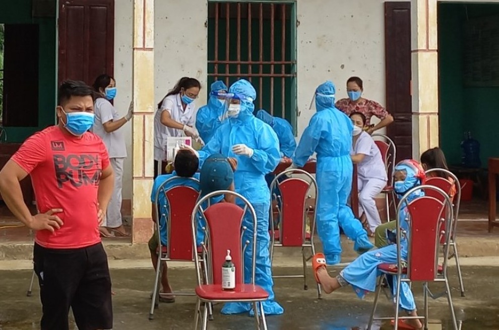 Tựu trường, giáo viên dương tính với SARS-CoV-2, cả lớp phải cách ly - 1 Tựu trường, giáo viên dương tính với SARS-CoV-2, cả lớp phải cách ly - 1