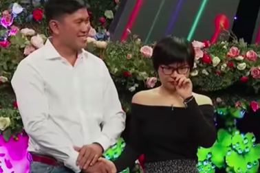 Cô gái "ế từ trong bụng mẹ ế ra" phát khóc vì đối tượng hẹn hò hôn trộm