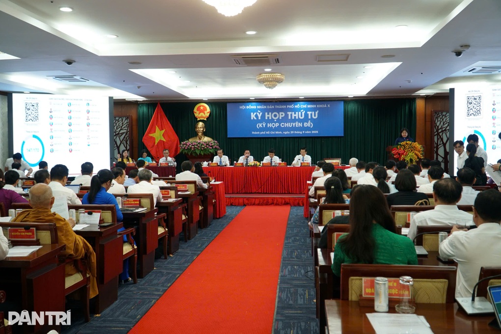 Kỳ họp HĐND TPHCM có khối lượng công việc lớn nhất sau sắp xếp - 3 Kỳ họp HĐND TPHCM có khối lượng công việc lớn nhất sau sắp xếp - 3