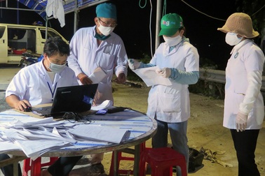 Thông báo khẩn tìm người đi trên xe khách có sinh viên mắc Covid-19