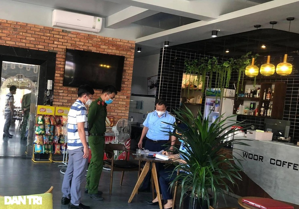 Hàng quán ở TP Vinh hoạt động như thế nào sau khi dừng Chỉ thị 15? - 4 Hàng quán ở TP Vinh hoạt động như thế nào sau khi dừng Chỉ thị 15? - 4