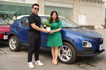 Khách Việt chia sẻ lý do lựa chọn mẫu ô tô điện giá rẻ nhất của VinFast