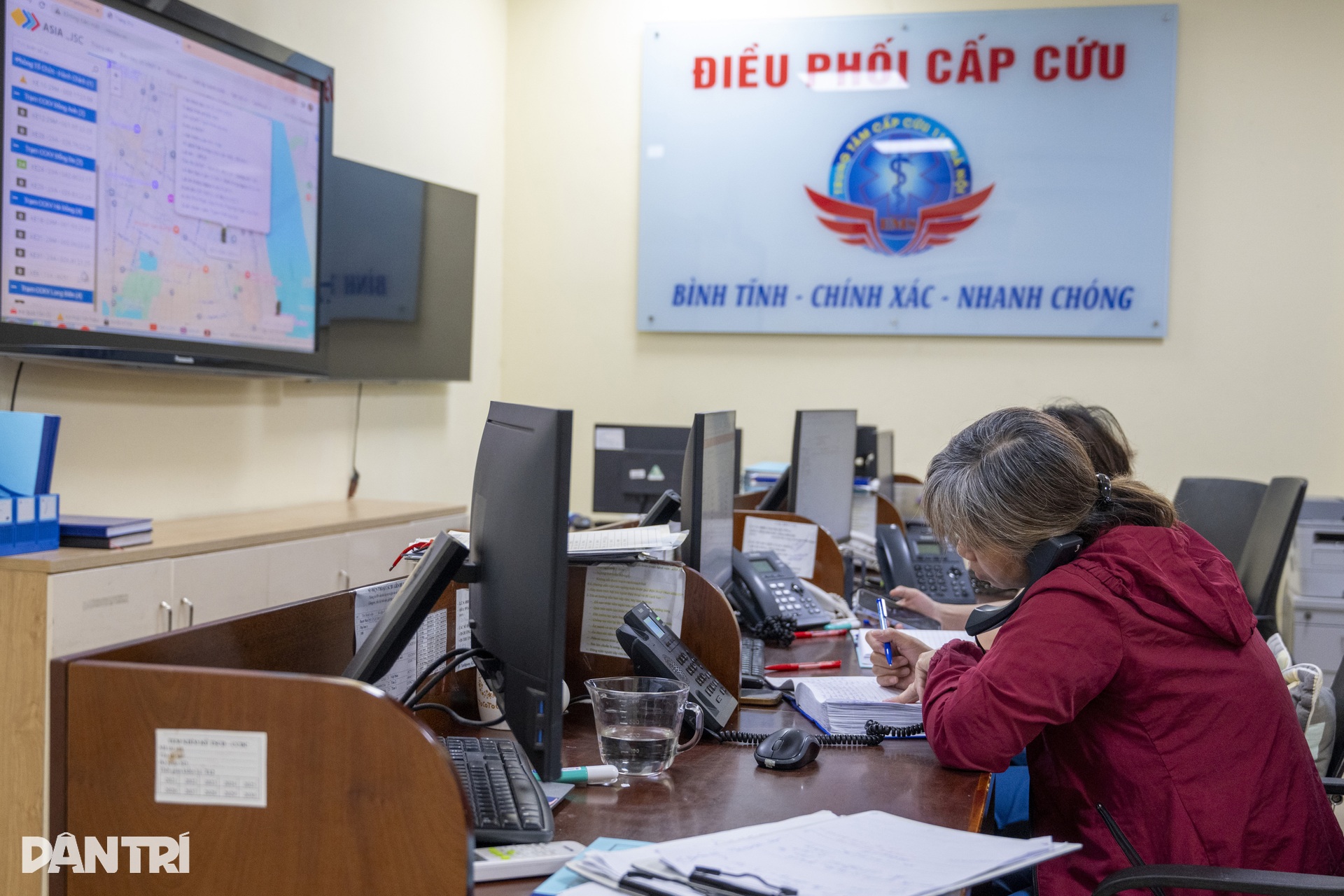 Hà Nội: Những chiến binh chạy đua với bão, xuyên đêm mưa gió cứu người - 2 Hà Nội: Những chiến binh chạy đua với bão, xuyên đêm mưa gió cứu người - 2