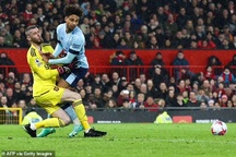 HLV Erik Ten Hag: "Man Utd suýt trả giá vì những sai lầm ngớ ngẩn"