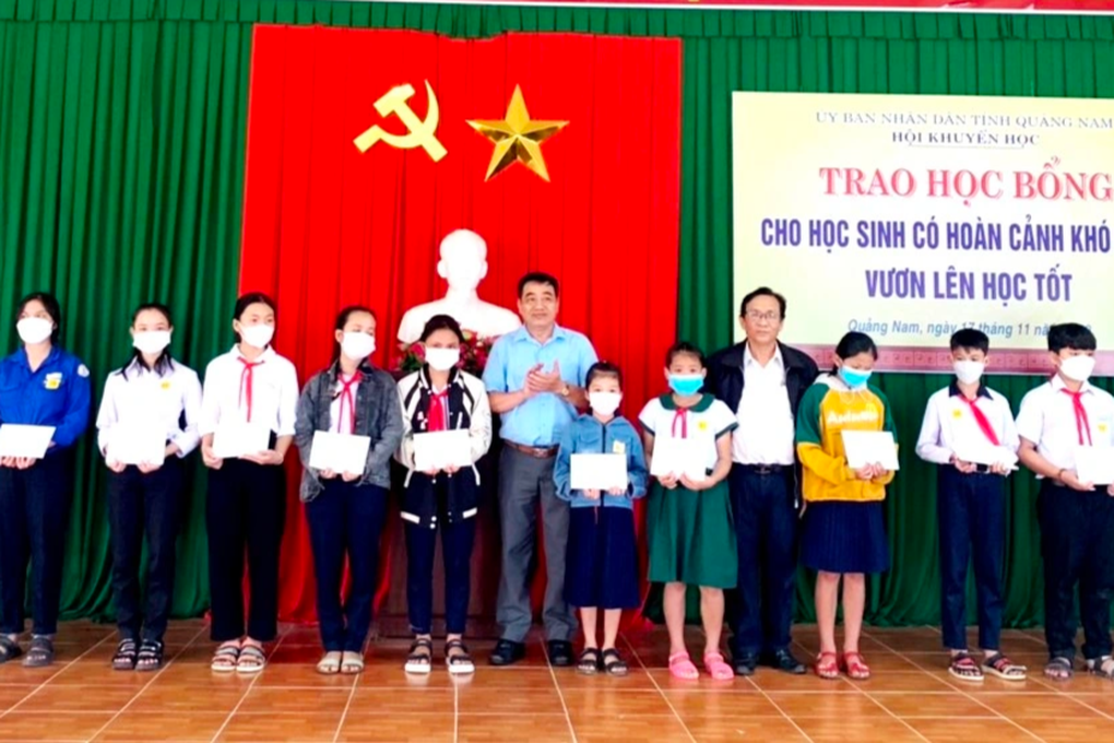 Hội Khuyến học tỉnh Quảng Nam trao 230 suất học bổng - 1 Hội Khuyến học tỉnh Quảng Nam trao 230 suất học bổng - 1