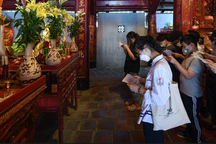 Chọn hướng bàn học, mời thầy cúng "trợ thi" cận ngày sĩ tử vượt ải