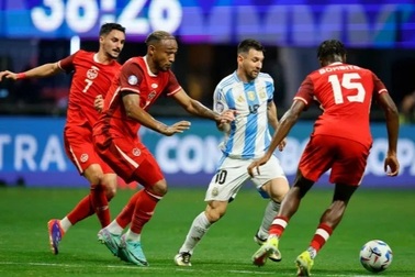 HLV Canada tố cáo đội tuyển Argentina chơi tiểu xảo ở Copa America