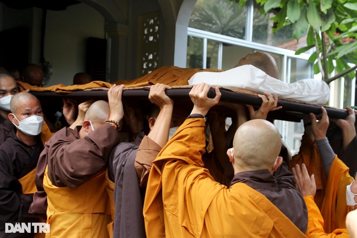Hình ảnh tại lễ nhập kim quan Thiền sư Thích Nhất Hạnh - 7 Hình ảnh tại lễ nhập kim quan Thiền sư Thích Nhất Hạnh - 7