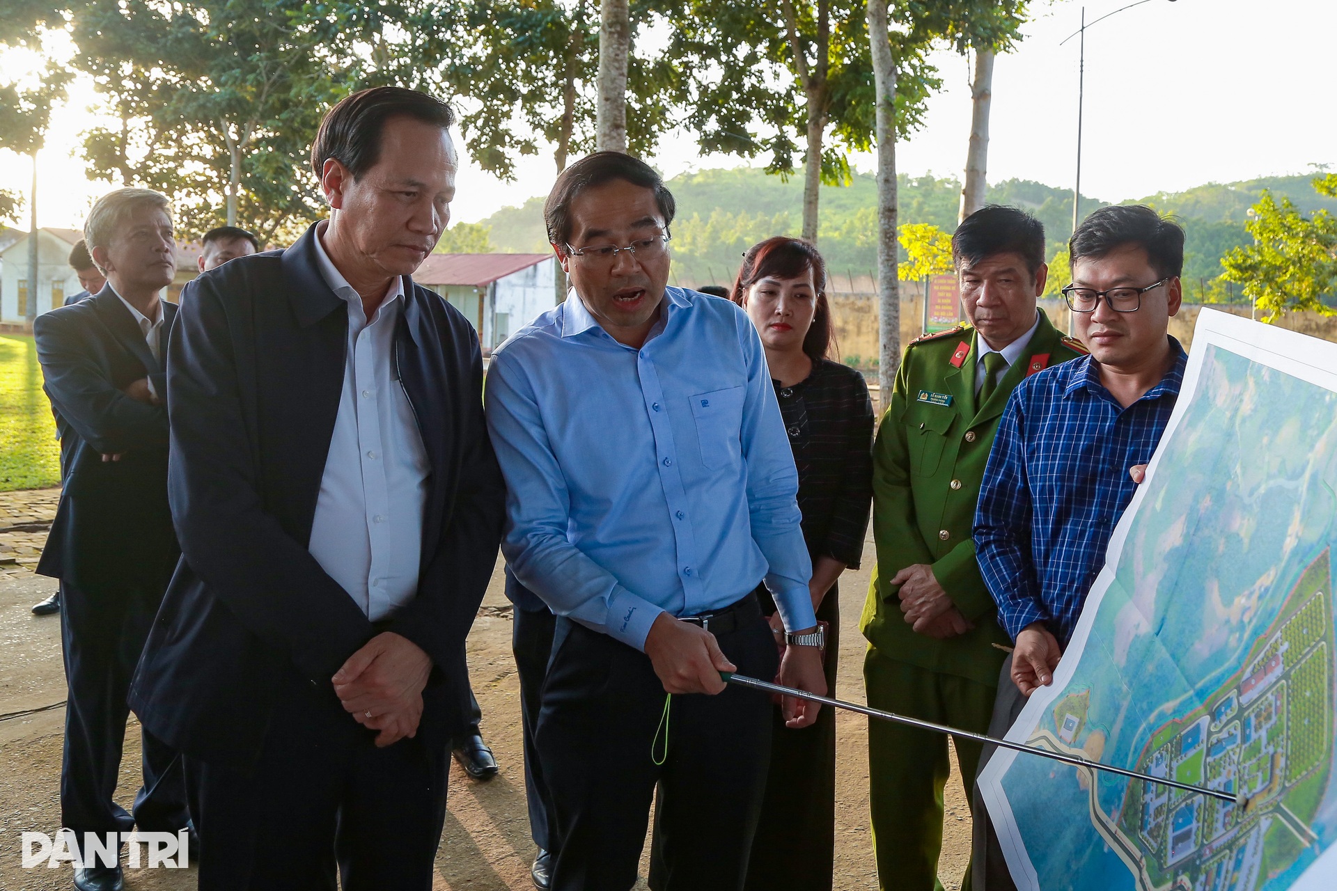 Bộ trưởng áy náy với cảnh bé trai, gái khuyết tật nặng phải ở chung phòng - 8