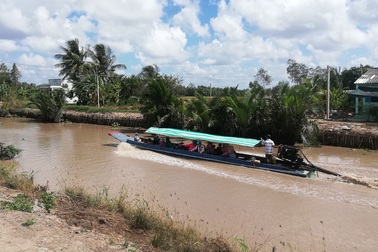 Đề xuất thêm lao động chạy đò, vá lưới được nhận tiền từ gói 62.000 tỷ đồng