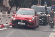 Hà Nội: Xác minh clip ô tô đi vào làn BRT còn cản trở cả xe ưu tiên