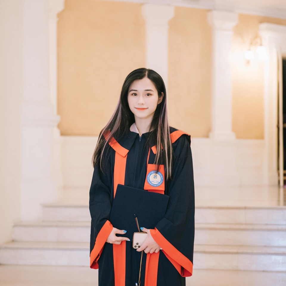 Nổi như cồn nhờ đi xem Táo Quân, nữ sinh lột xác xinh đẹp, thành tích gây choáng ngợp - 2 Nổi như cồn nhờ đi xem Táo Quân, nữ sinh lột xác xinh đẹp, thành tích gây choáng ngợp - 2