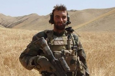 UFO kì lạ hình xì gà xuất hiện nhiều nơi trên thế giới