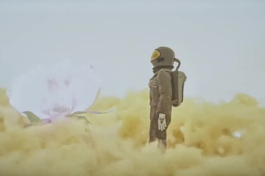 Bay đi trong ban mai - OPlus