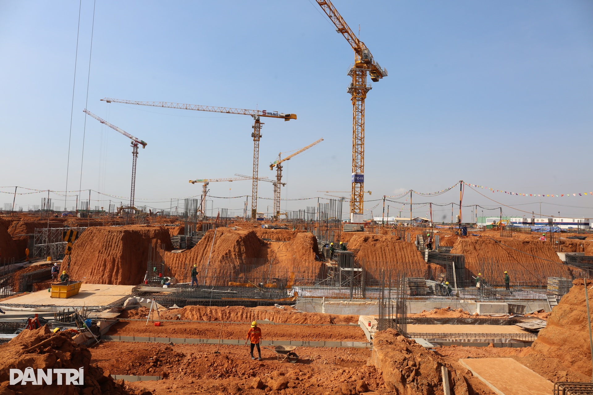 Hối hả thi công sân bay Long Thành khi dòng người đã về quê đón Tết - 16 Hối hả thi công sân bay Long Thành khi dòng người đã về quê đón Tết - 16