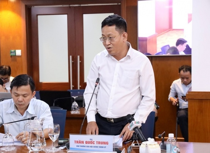 Phó Trưởng ban Nội chính Thành ủy Trần Quốc Trung chia sẻ tại họp báo.