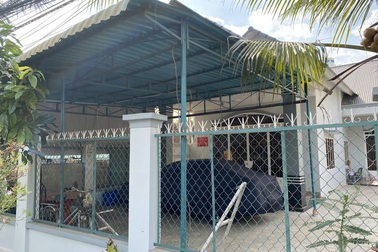 Lộ thêm chuyện khó tin vụ lãnh đạo huyện đi xe hơi, nhận nhà nghĩa tình “khủng”!