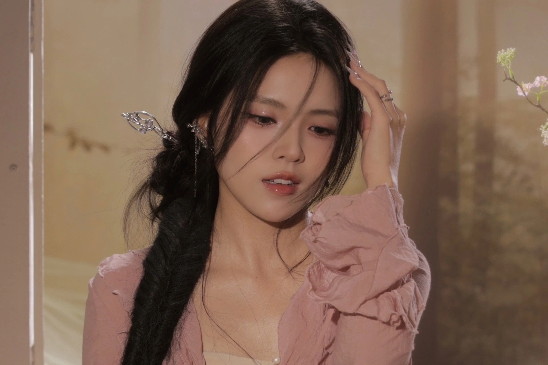 Nữ diễn viên Việt bỗng nổi rần rần vì giống ngôi sao Han So Hee ở Hàn Quốc - 5 Nữ diễn viên Việt bỗng nổi rần rần vì giống ngôi sao Han So Hee ở Hàn Quốc - 5