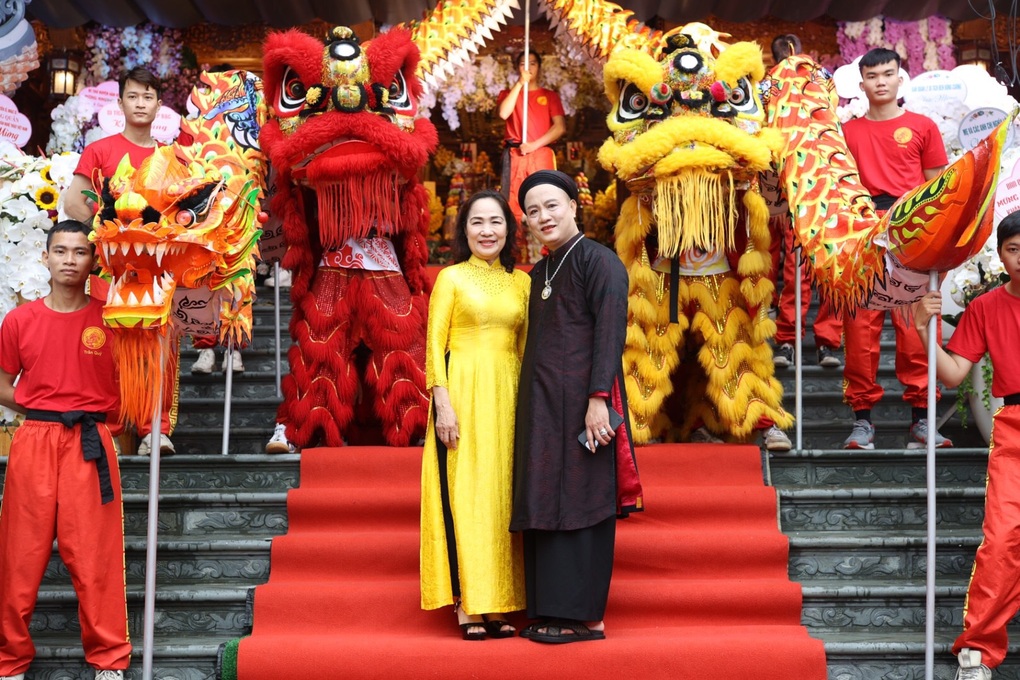 Nghệ nhân ưu tú Đặng Ngọc Anh gìn giữ tín ngưỡng thờ Đức Thánh Trần - 3 Nghệ nhân ưu tú Đặng Ngọc Anh gìn giữ tín ngưỡng thờ Đức Thánh Trần - 3