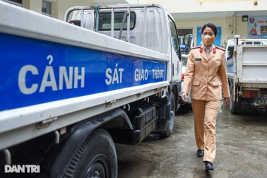 Những "bông hồng vàng" của CSGT Hà Nội