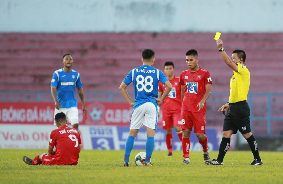 Schmidt “đốt” lưới nhà, Hải Phòng thua đau Than Quảng Ninh - 1