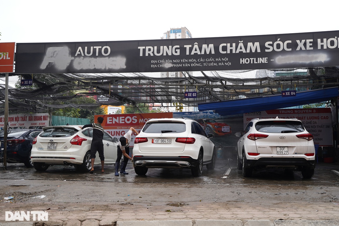 Dịch vụ rửa xe, cắt tóc hốt bạc những ngày cận Tết - 2 Dịch vụ rửa xe, cắt tóc hốt bạc những ngày cận Tết - 2