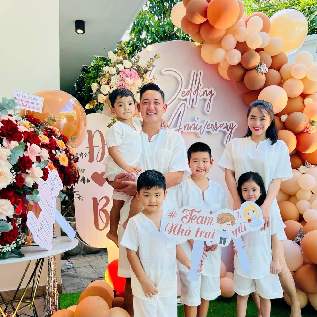 Hải Băng sau 4 năm giải nghệ: Bán hàng online, sung túc bên chồng và 3 con - 7 Hải Băng sau 4 năm giải nghệ: Bán hàng online, sung túc bên chồng và 3 con - 7