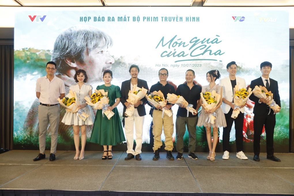 NSND Minh Hòa đưa hình mẫu cô hàng xóm vào vai mẹ vợ - 1